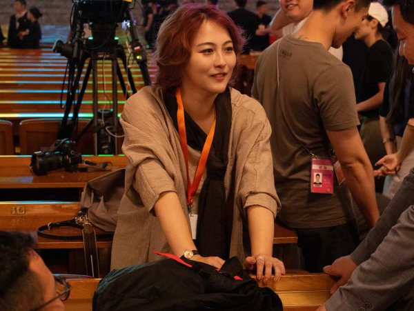 稳赢配资 《正义必胜》文学撰稿之一徐珺蕊：创作难度大，是因为肩负责任大