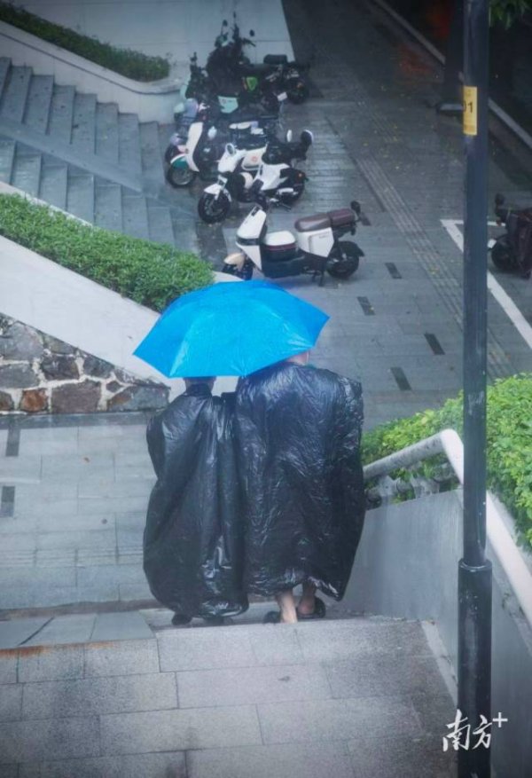 玖富智配 注意上下班雨和停课信号，珠三角南部和粤西今日局部有特大暴雨